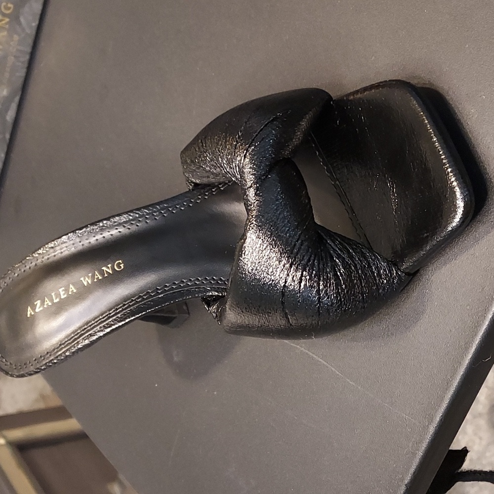 A nice pair of azalea Wang's Crest style heel size 7 black